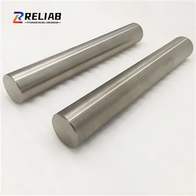 Bagaimana perbandingan antara implan gigi berbahan titanium dan implan berbah...
